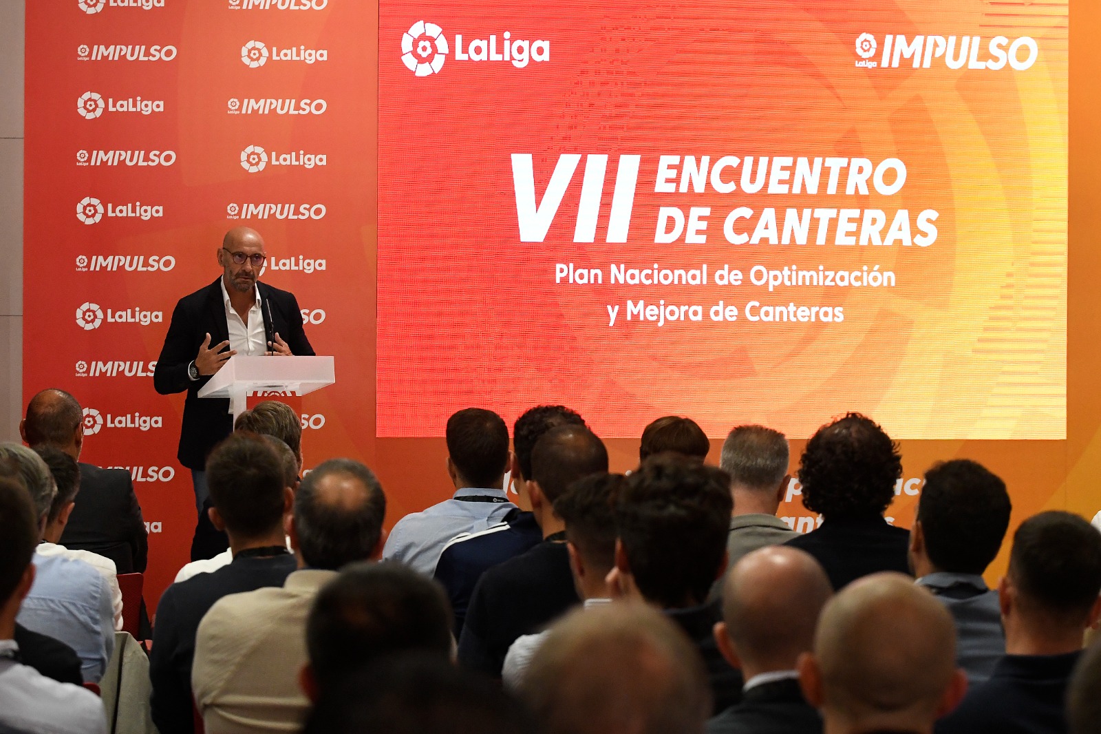 El encuentro de canteras finaliza con la exposición del pionero modelo tecnológico del Sevilla FC