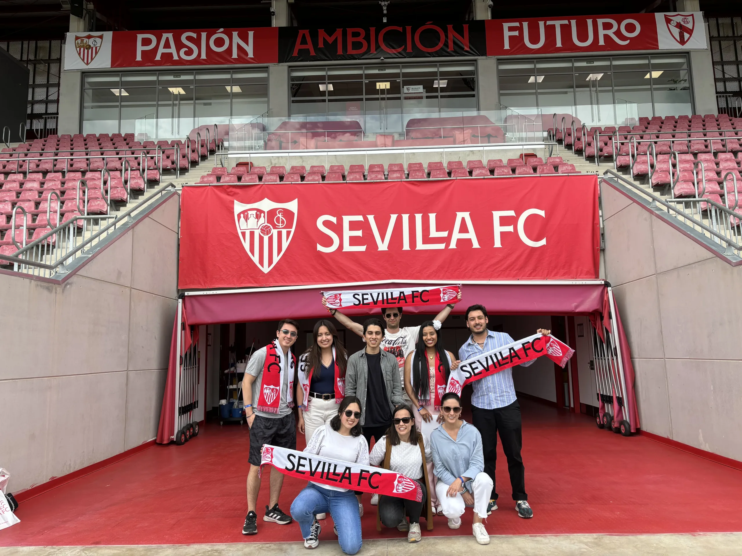 The Sevilla FC welcomed students from the University of San Francisco de Quito to its Business Academy program