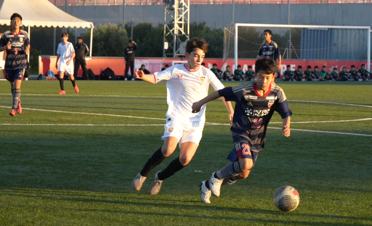 La Academia Grande FC visita las instalaciones del Sevilla