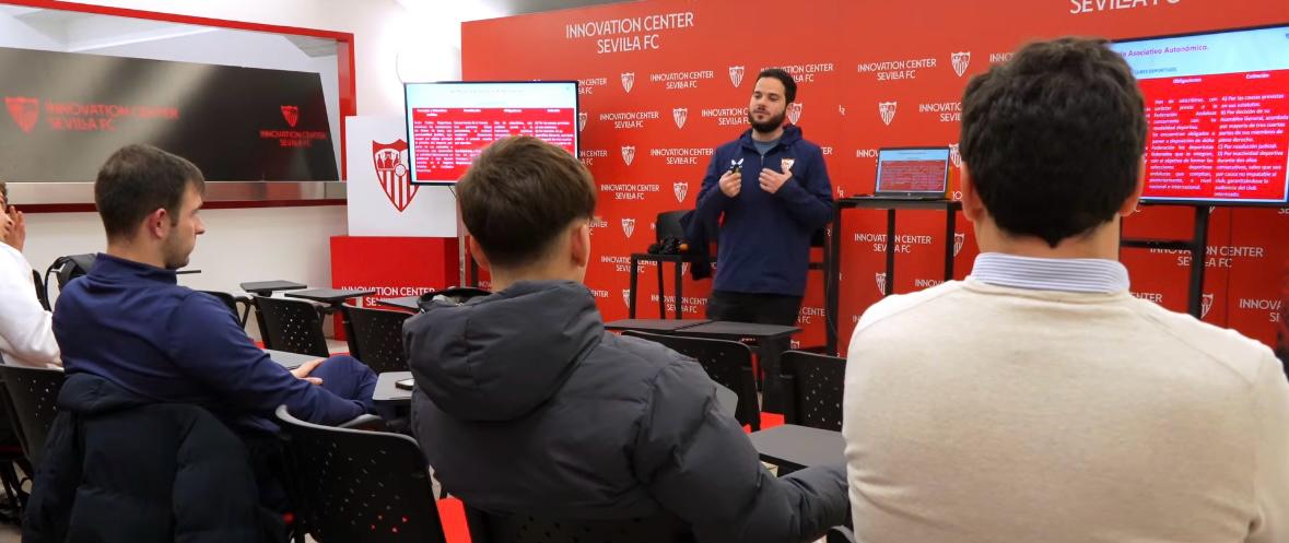 El Curso de Entrenadores del Sevilla FC avanza con los módulos de técnica y legislación