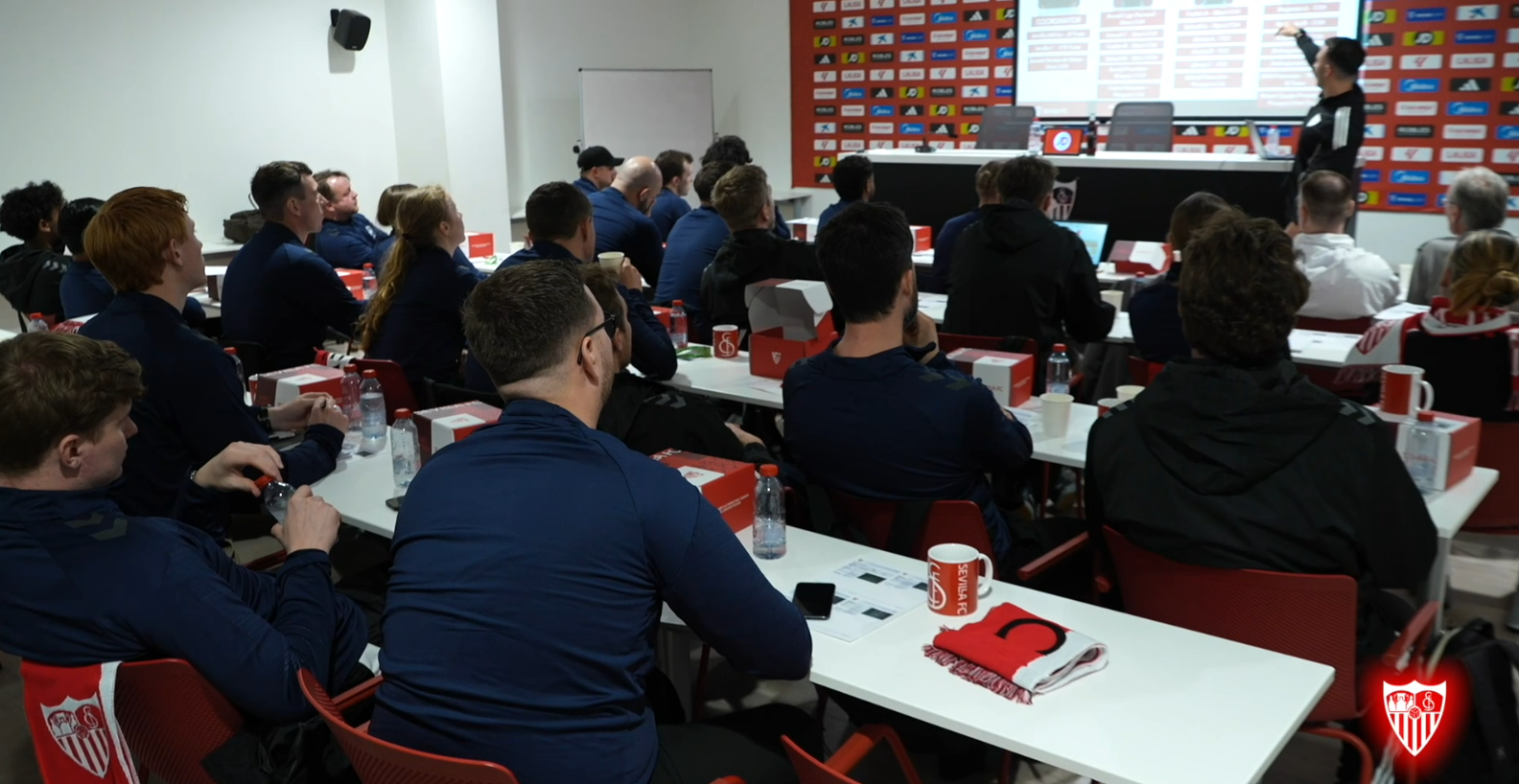 La Federación Danesa de fútbol participa en el programa Coaches Academy